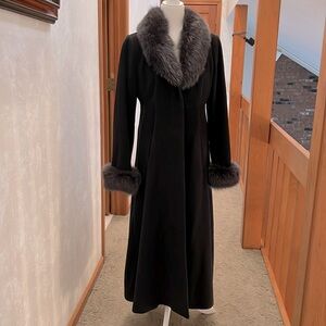 Gorgeous long coat with fur